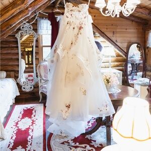 Elegant Floral Wedding Dress *UNALTERED*